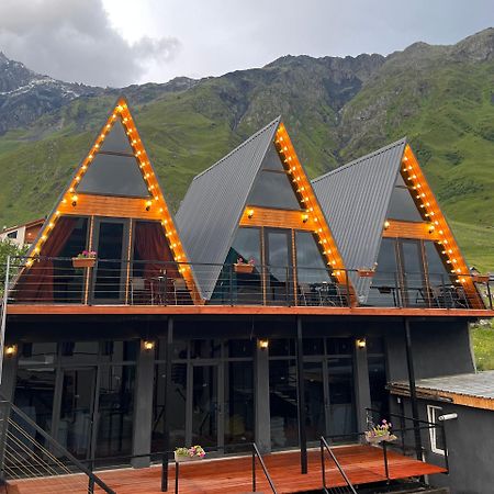 ホテル Pyramid Kazbegi エクステリア 写真