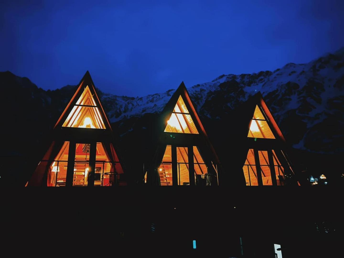 ホテル Pyramid Kazbegi エクステリア 写真