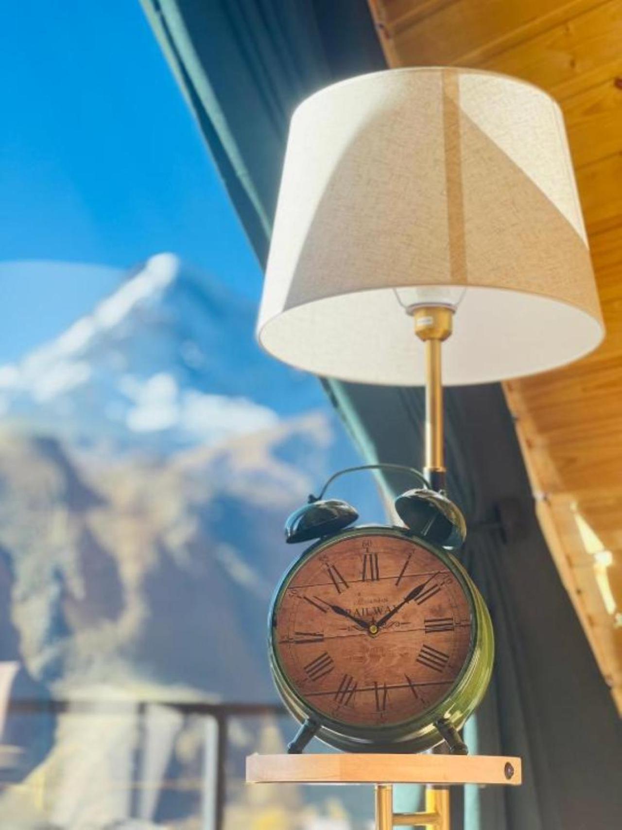 ホテル Pyramid Kazbegi エクステリア 写真