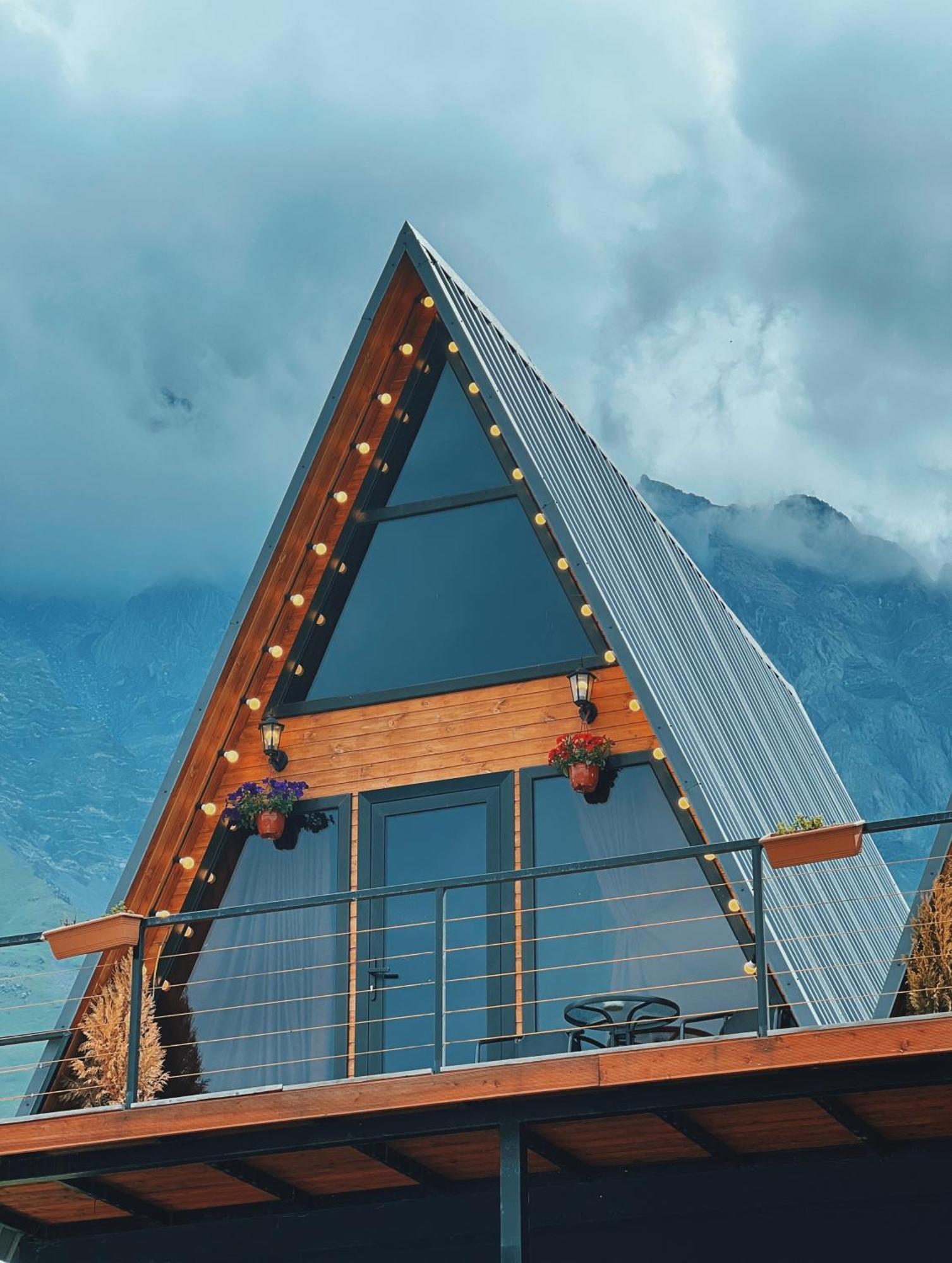 ホテル Pyramid Kazbegi エクステリア 写真